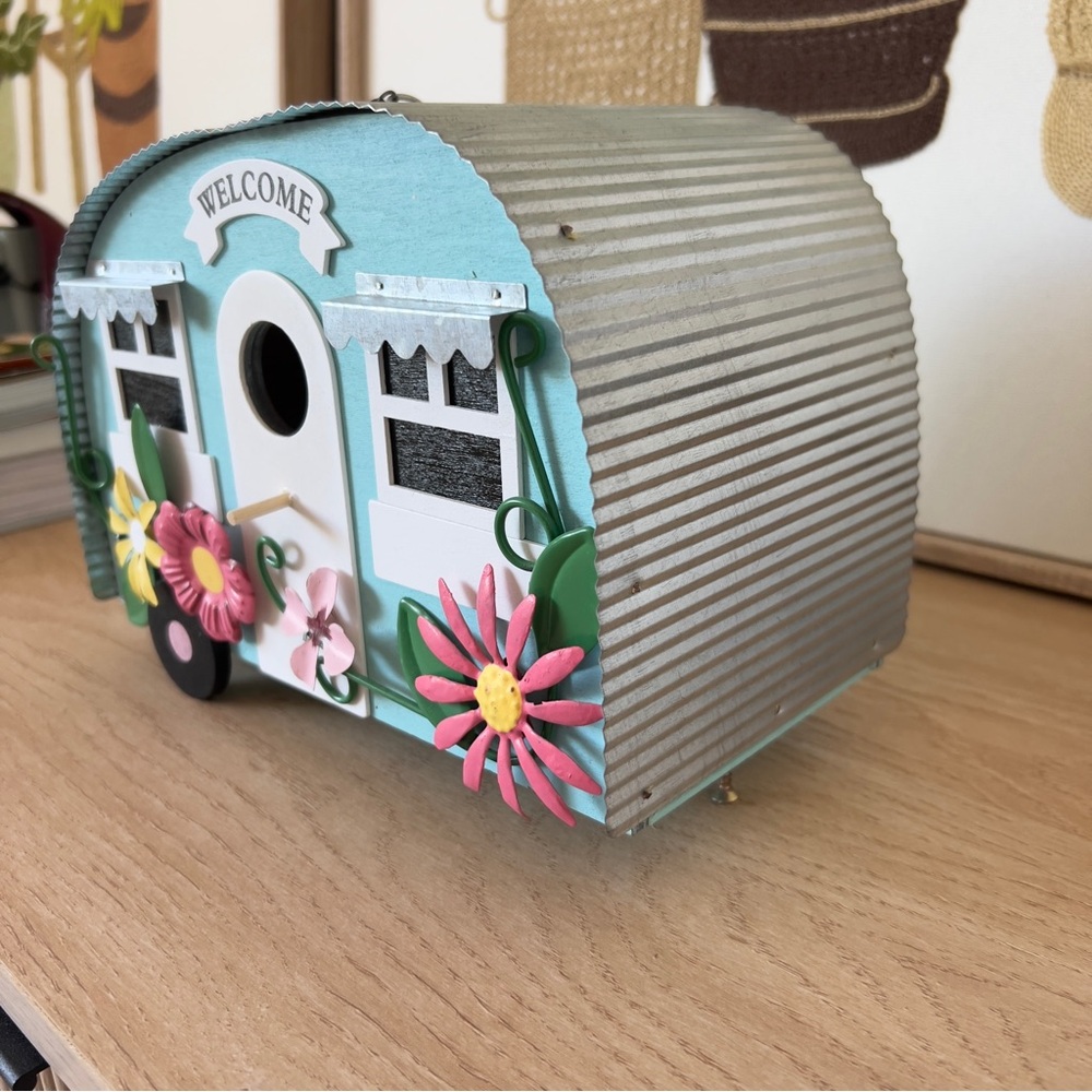 Colorful Bird House Camper - Picture 7 of 7